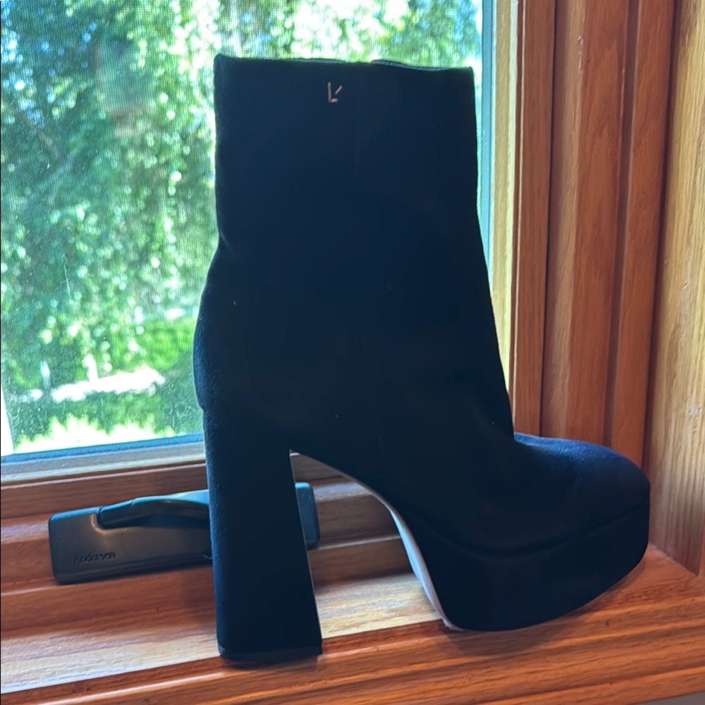 Larroude boot - Picture 6 of 16